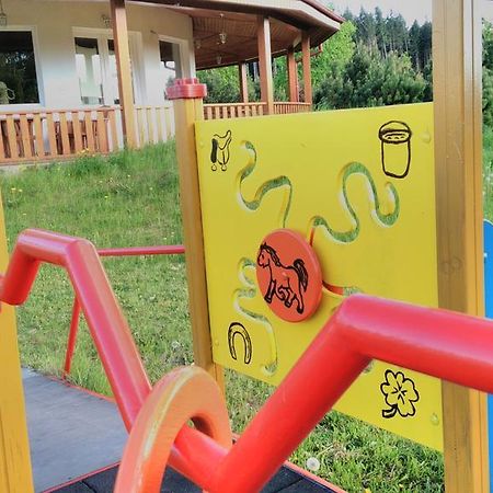 Farma Slunecny Dvur Apartmany A Family Stany Strecha Pod Strechou Hermanuv Mestec Екстериор снимка
