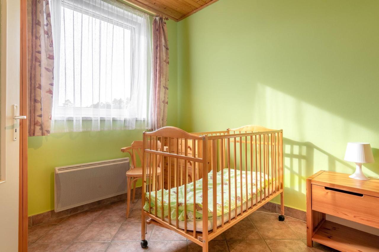 Farma Slunecny Dvur Apartmany A Family Stany Strecha Pod Strechou Hermanuv Mestec Екстериор снимка