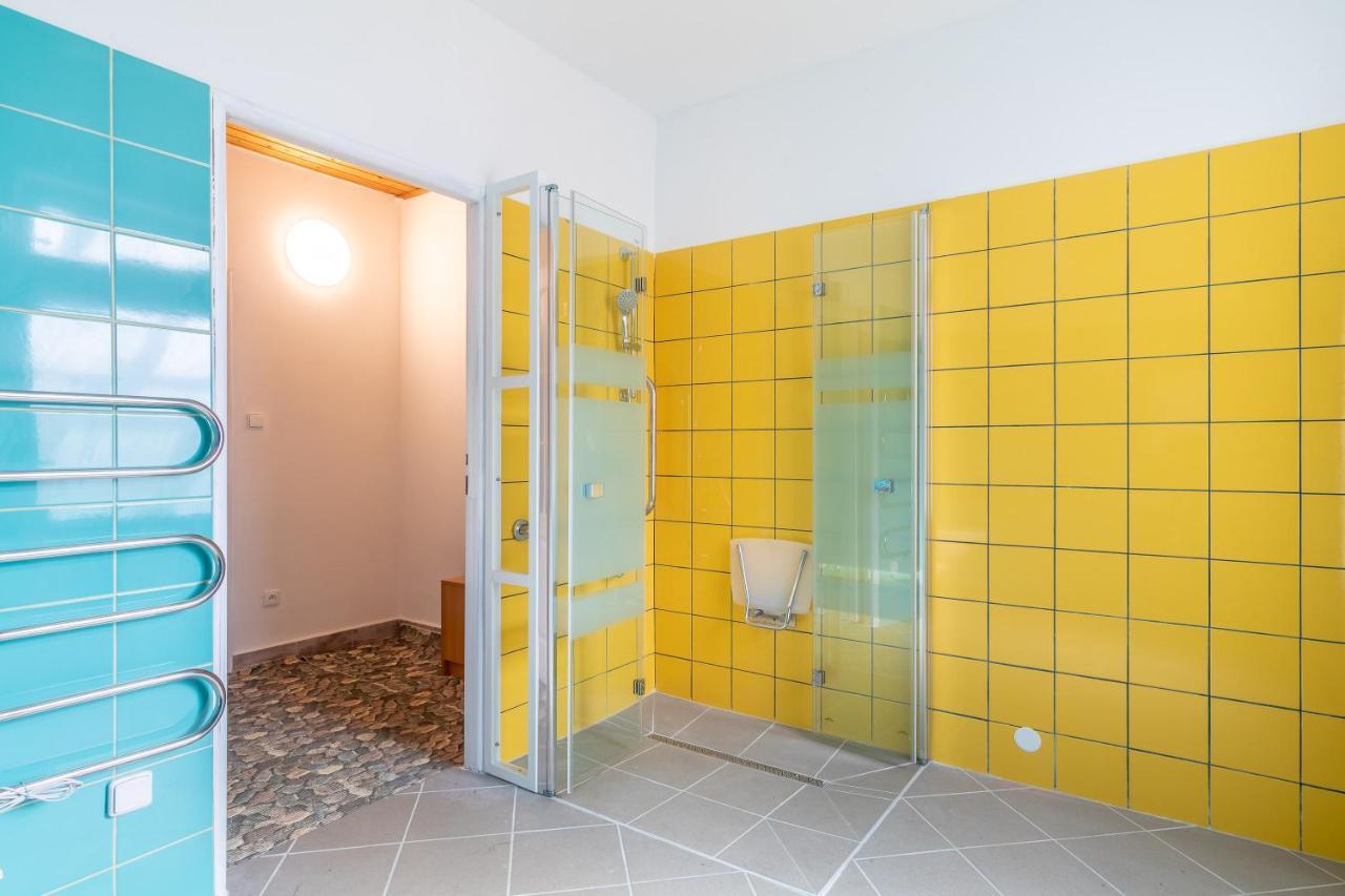 Farma Slunecny Dvur Apartmany A Family Stany Strecha Pod Strechou Hermanuv Mestec Екстериор снимка